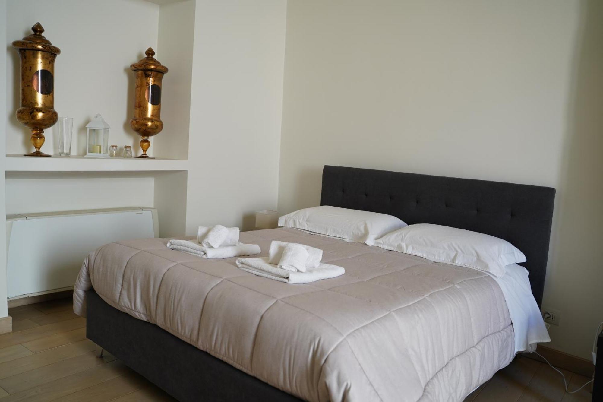 Suite Home D'Aragona Lecce Exterior photo